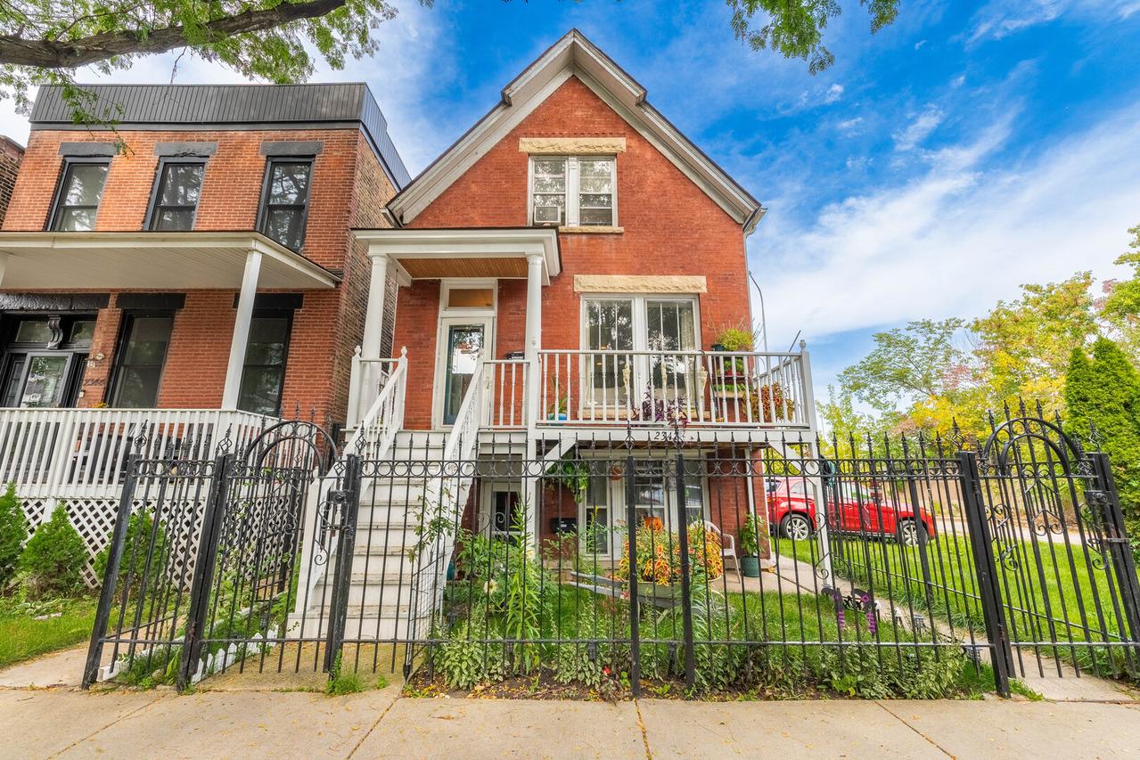 2342 W Altgeld St., Chicago, IL 60647
