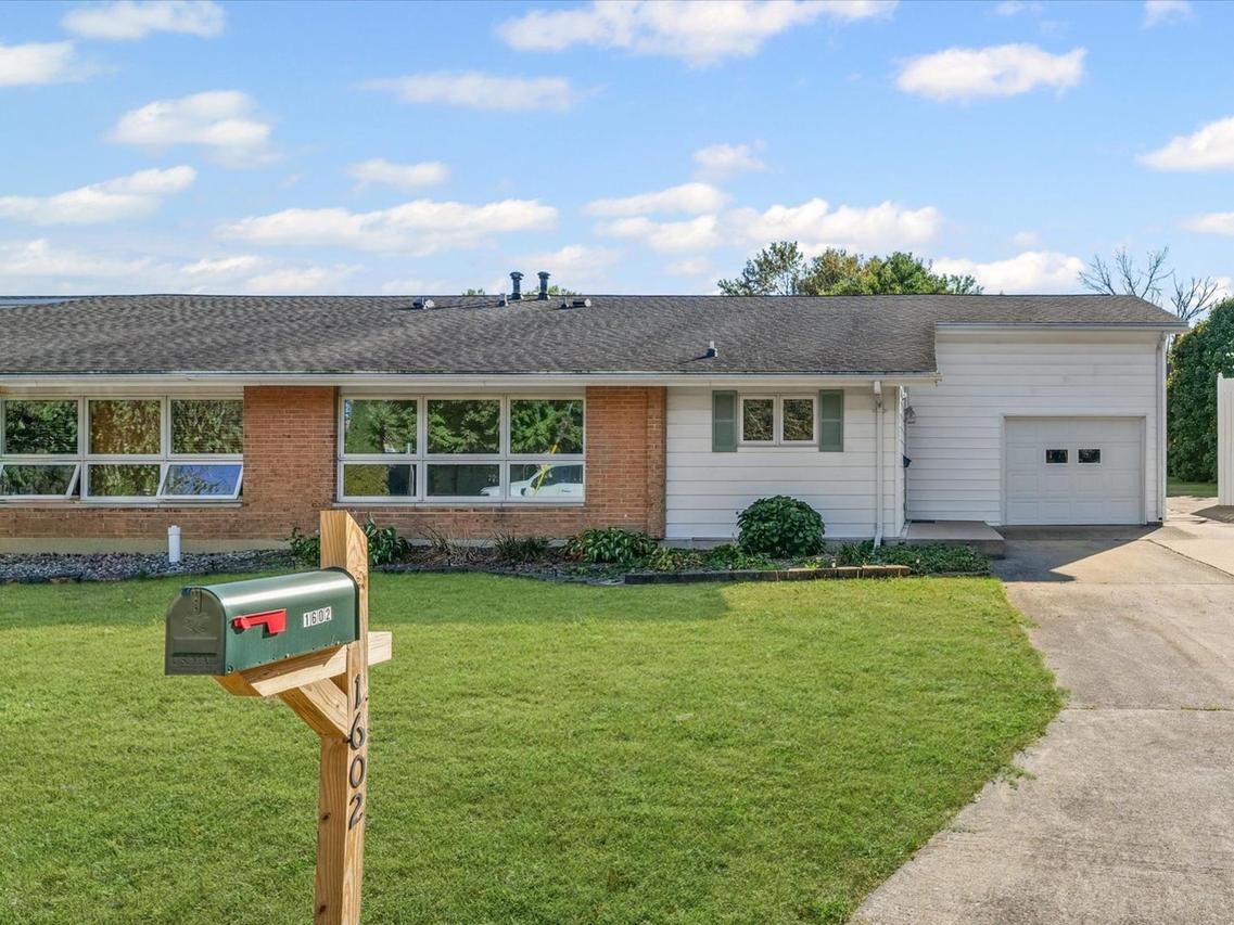 1602 Golfview Cir., Rantoul, IL 61866