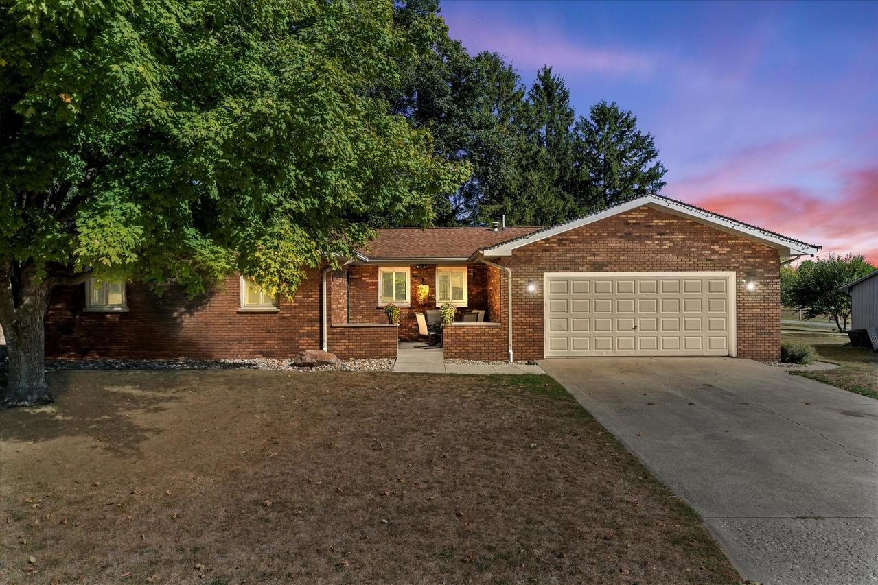 408 Weathering Dr., Mahomet, IL 61853