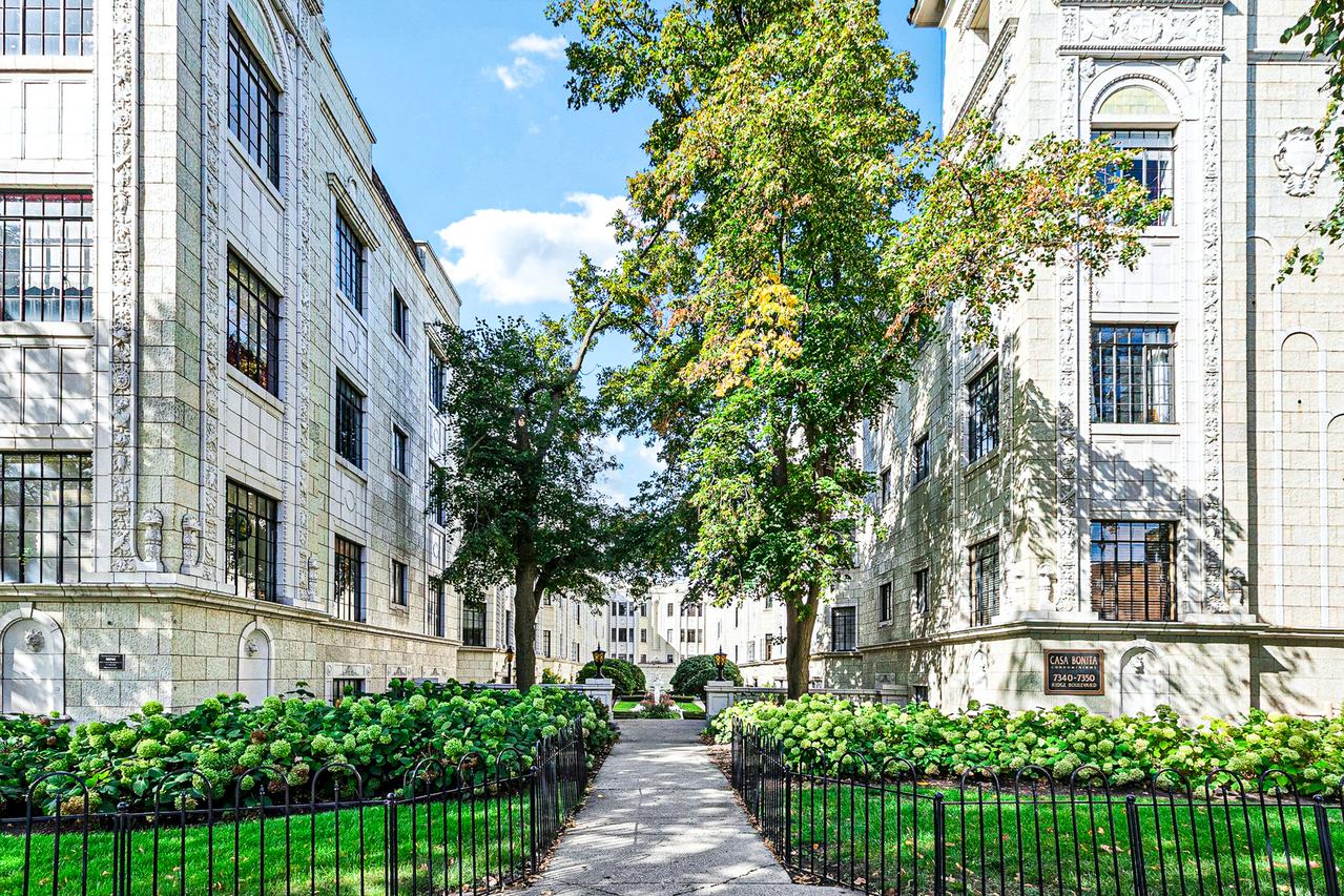 7348 N Ridge Blvd. #16B, Chicago, IL 60645