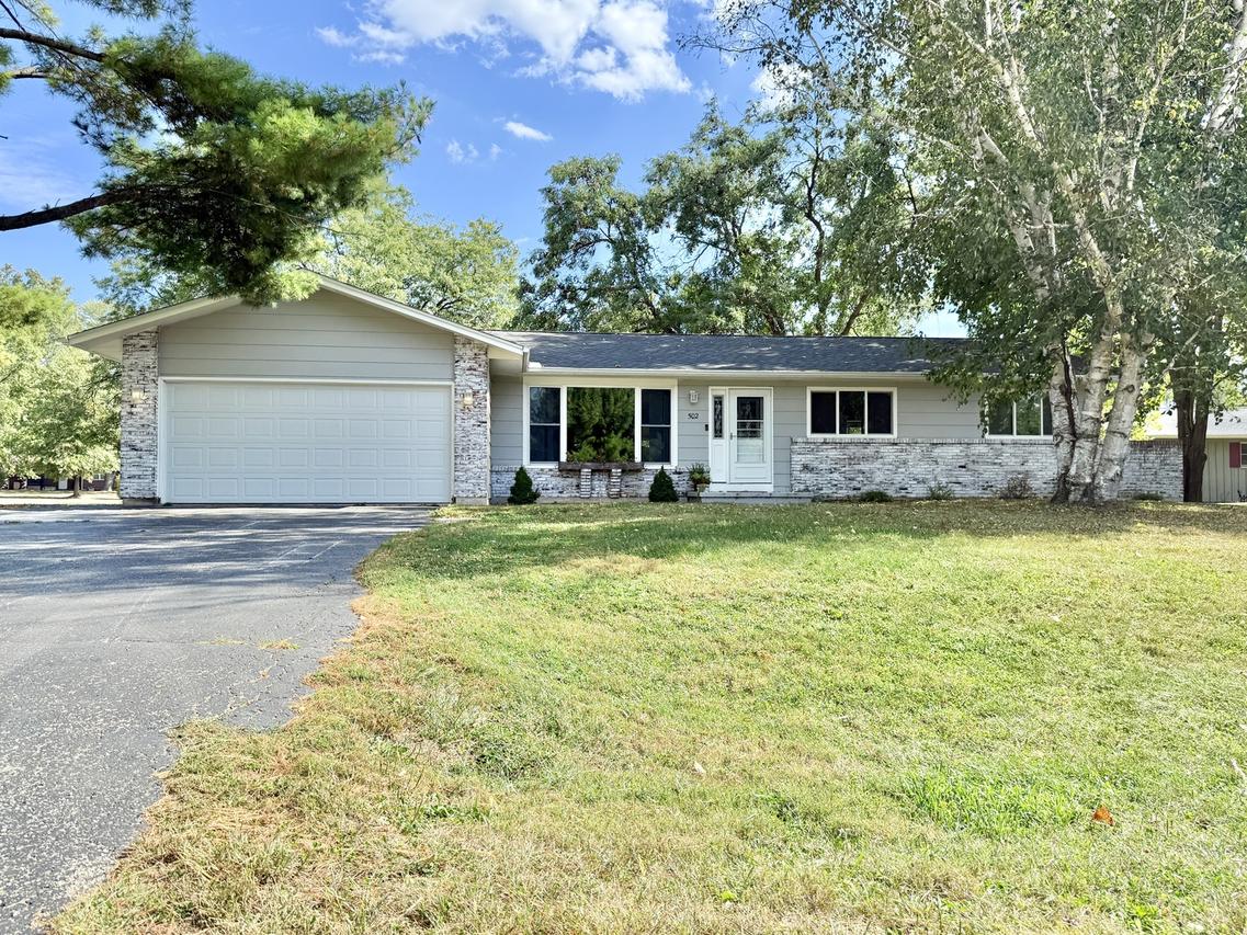 502 Woodland Dr., Dixon, IL 61021