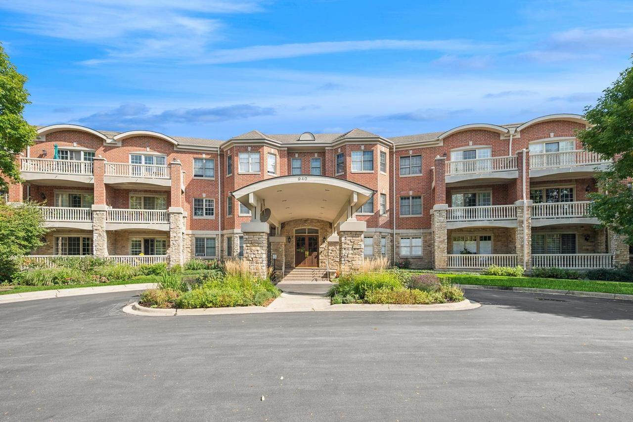 940 Augusta Way #309, Highland Park, IL 60035