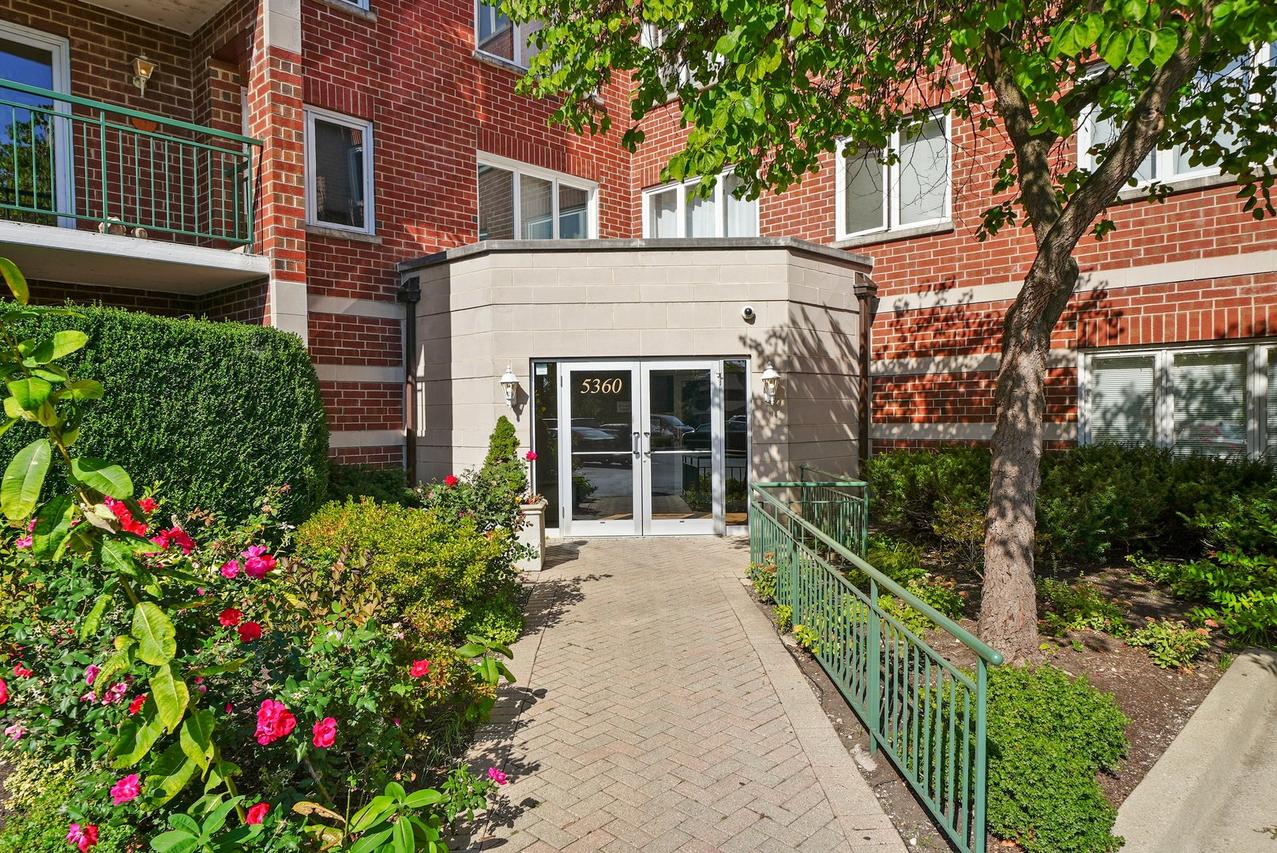 5360 N Lowell Ave. #206, Chicago, IL 60630