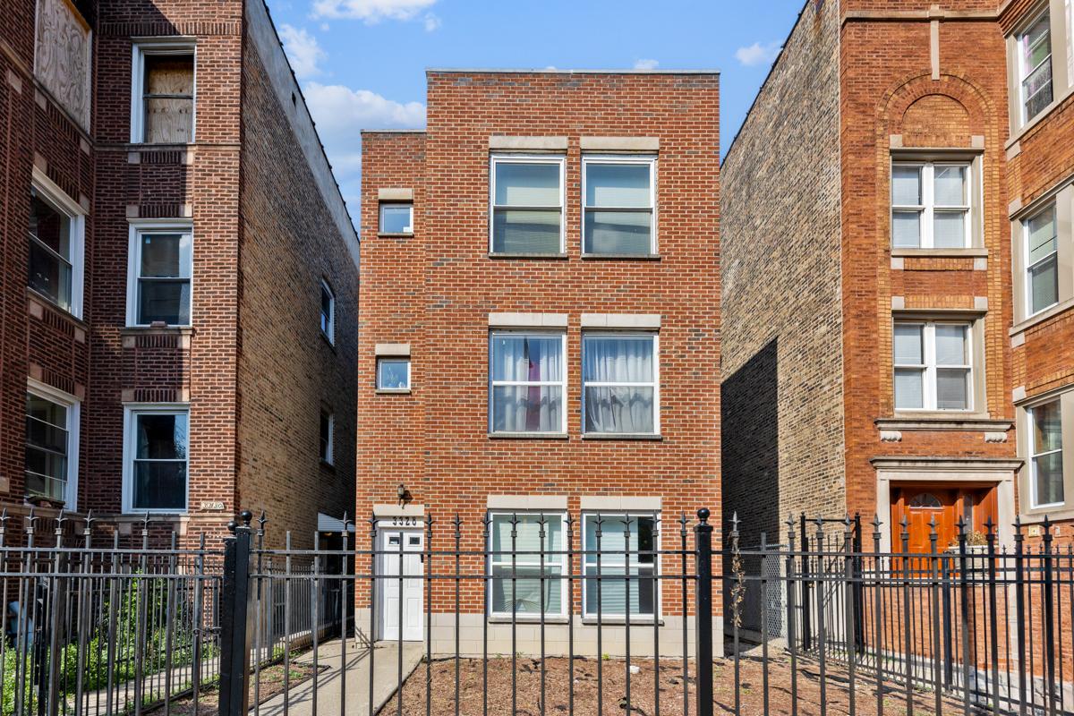 3328 W Polk St. #A, Chicago, IL 60624