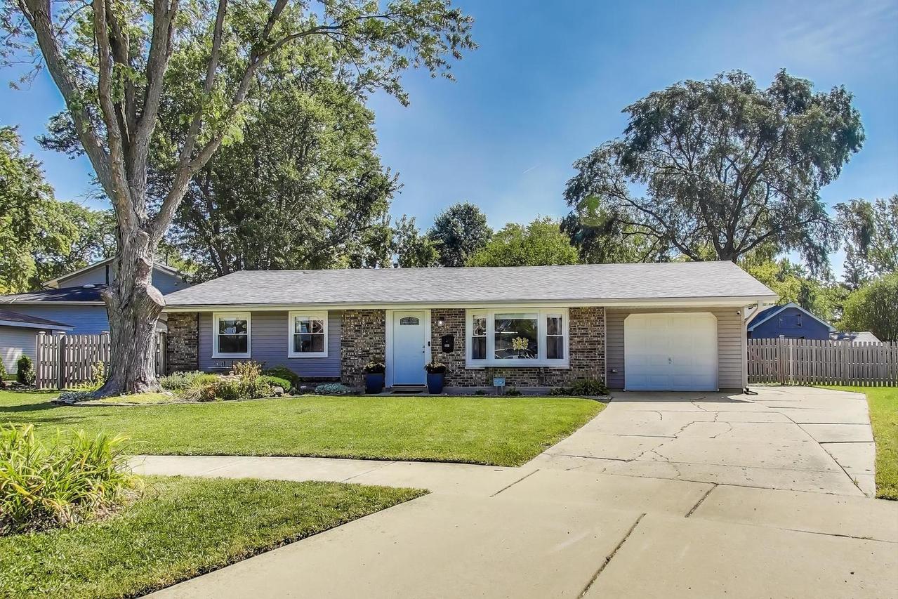507 Ash Ct., Schaumburg, IL 60193