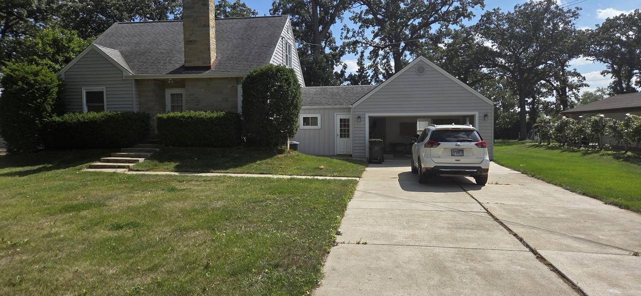 9525 W Oak Pl., Des Plaines, IL 60016
