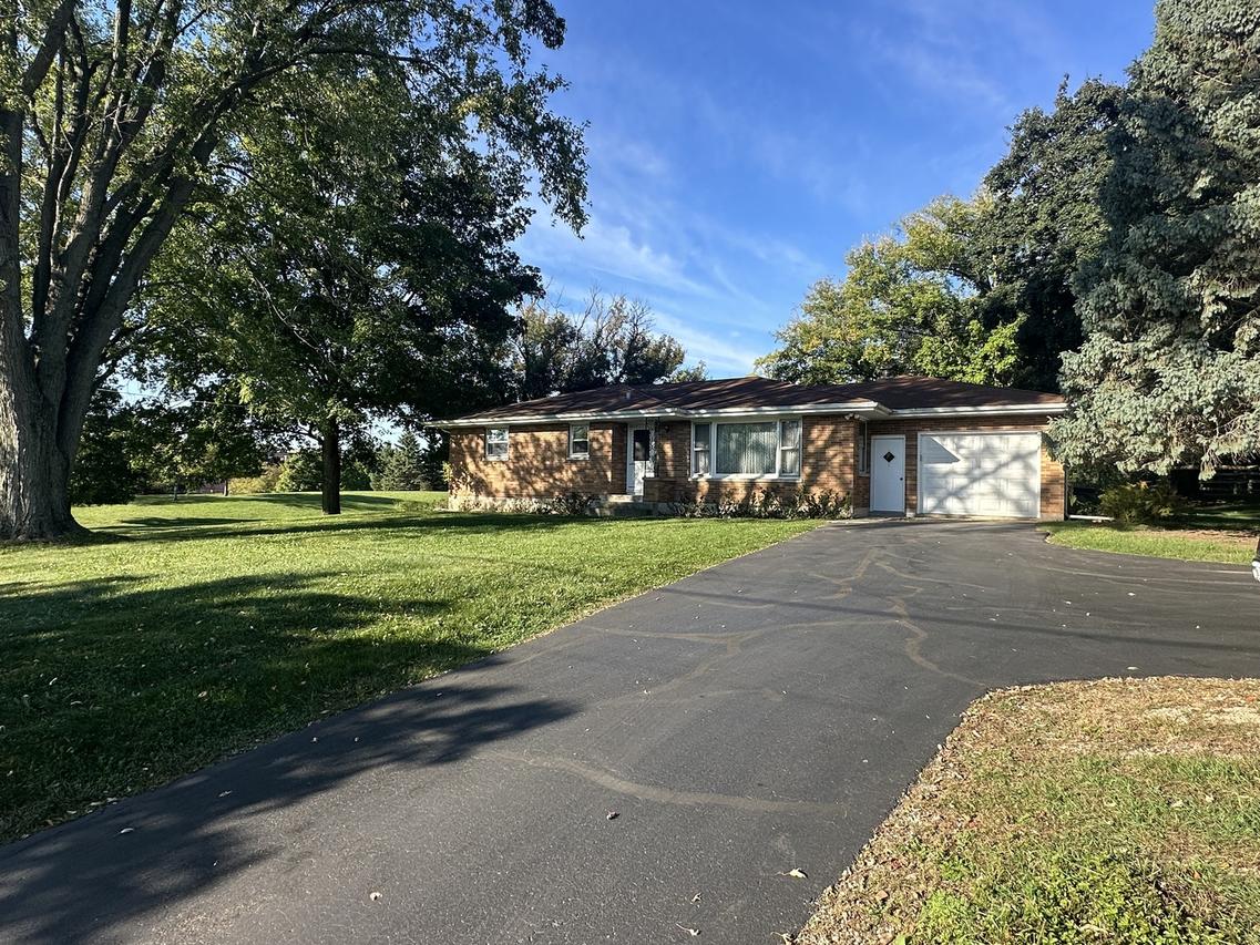 223 Barreville Rd., Mchenry, IL 60050