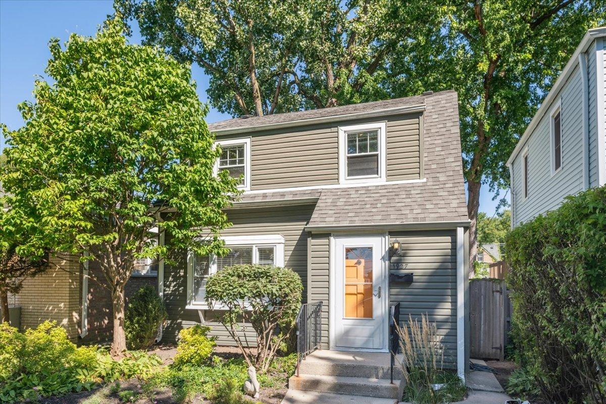 1927 Warren St., Evanston, IL 60202