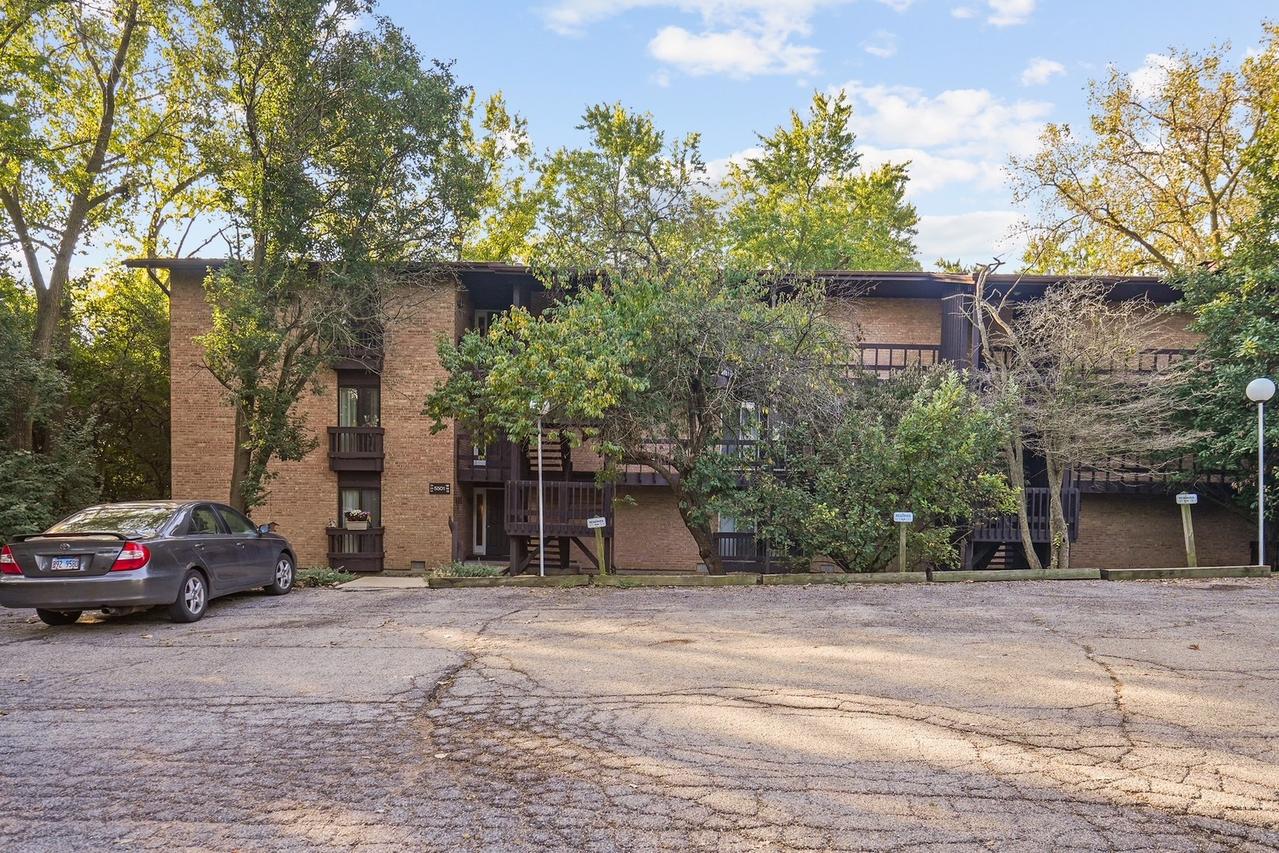 5501 Lakeside Dr. #3B, Lisle, IL 60532
