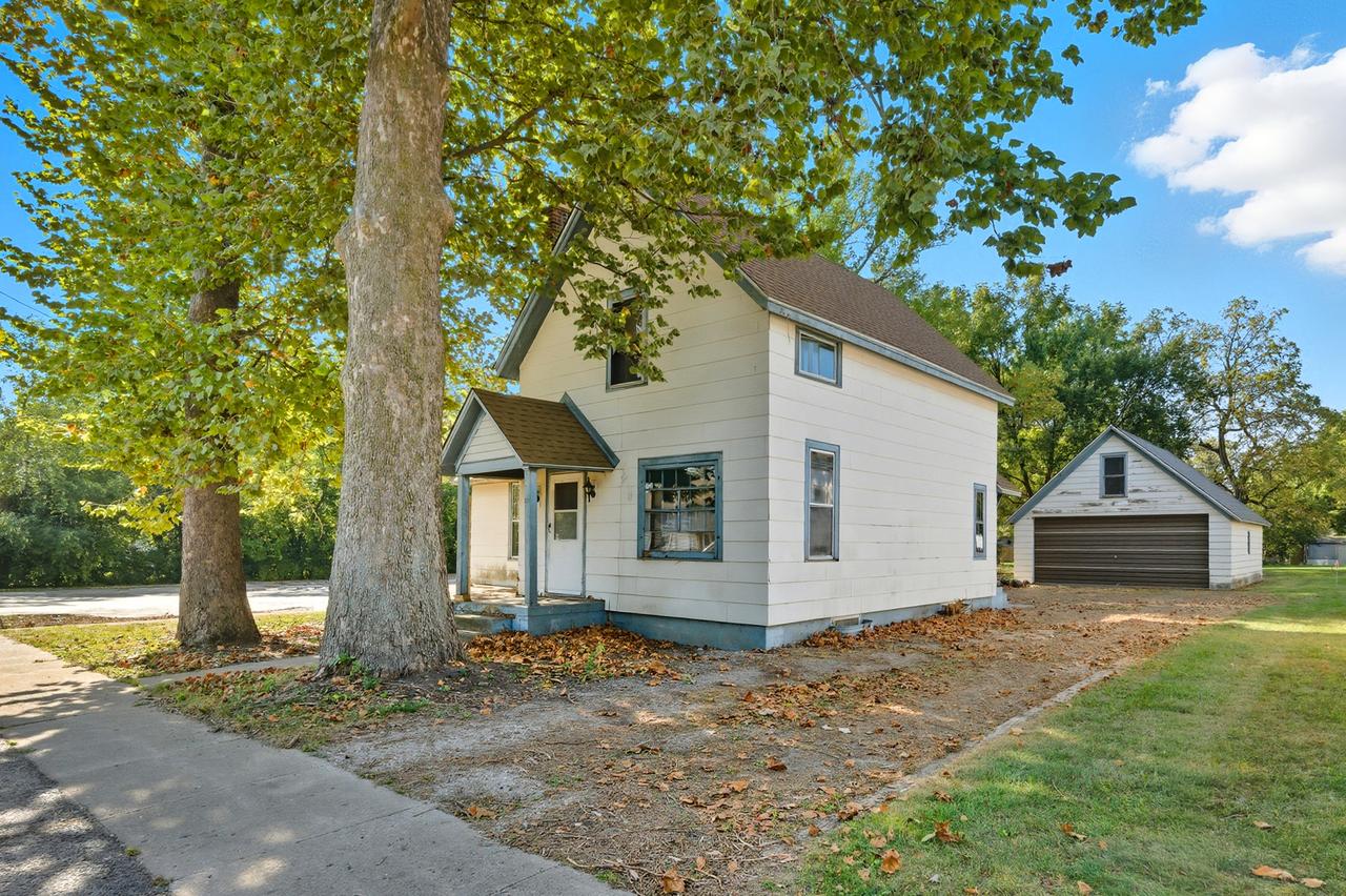 19 E Benton St., Oswego, IL 60543