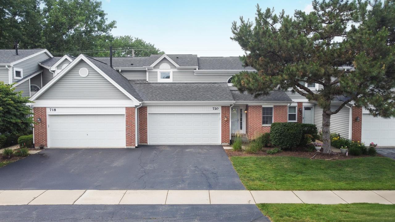 720 Hoover Dr., Carol Stream, IL 60188