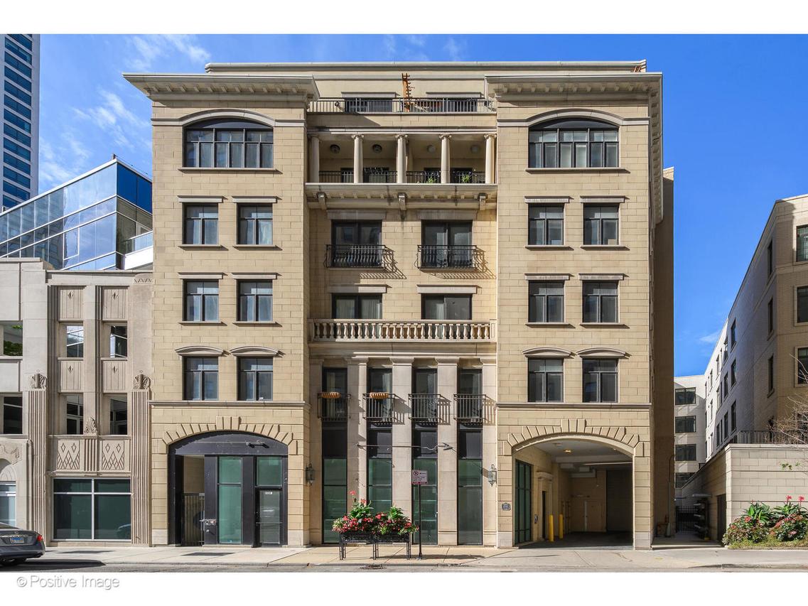 2042 N Clark St. #6S, Chicago, IL 60614