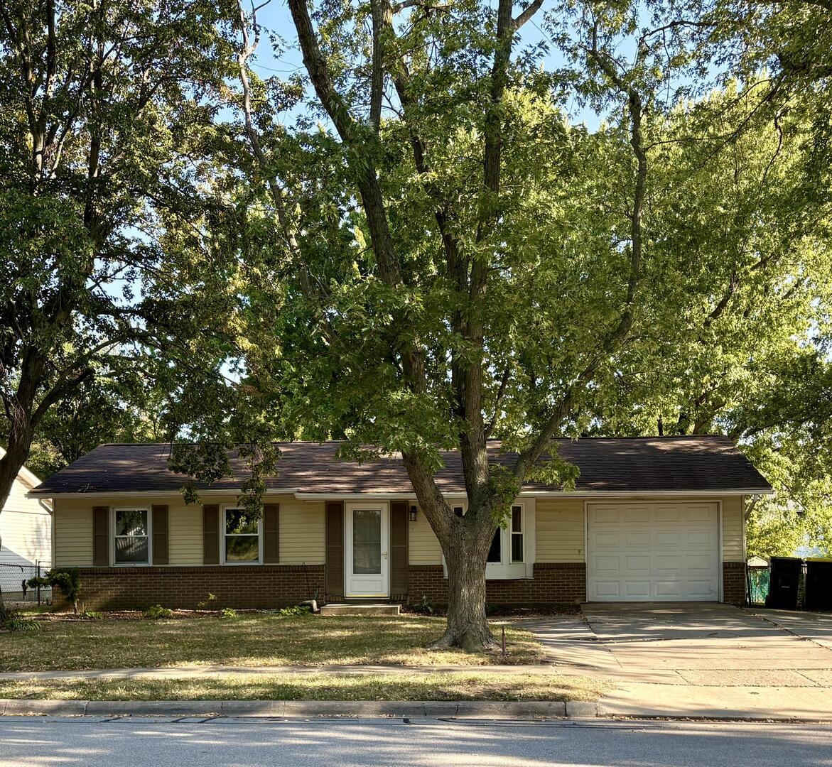 1401 Dillon Dr., Normal, IL 61761
