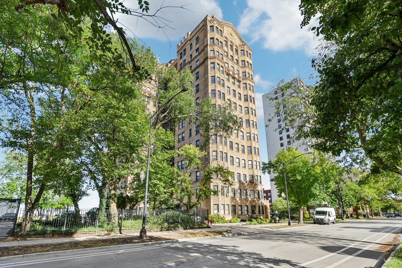 7321 S South Shore Dr. #8D, Chicago, IL 60649