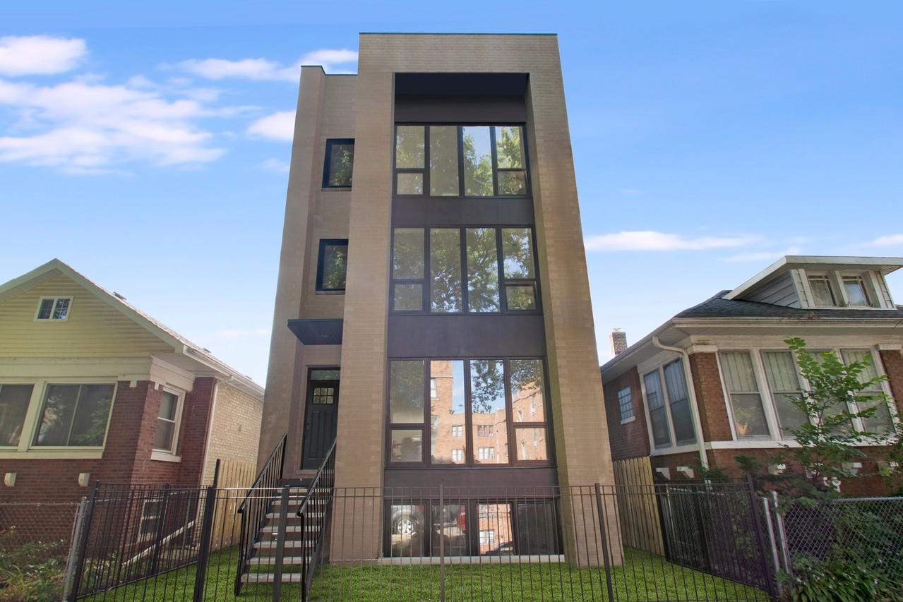 4920 N Whipple St. #1, Chicago, IL 60625