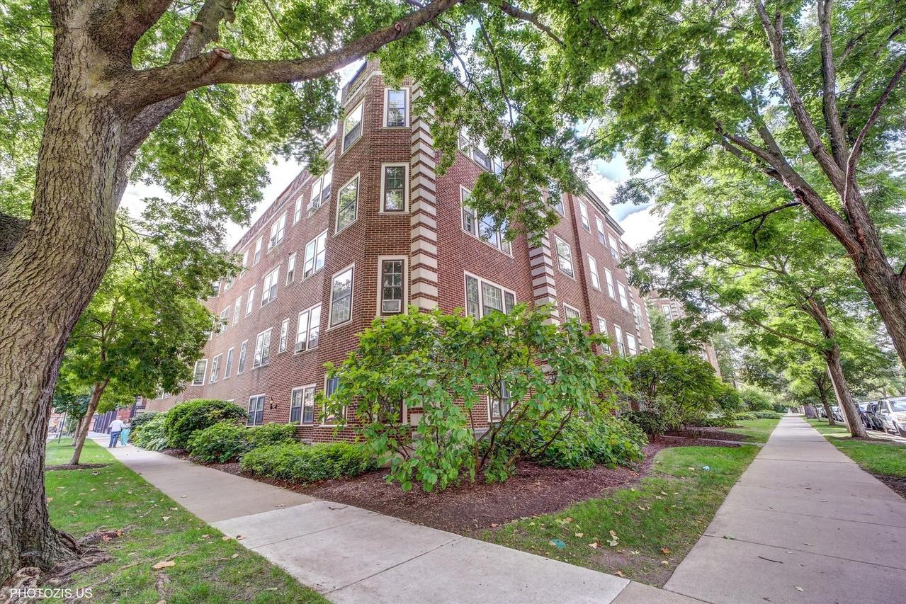 1123 Pleasant St. #3, Oak Park, IL 60302