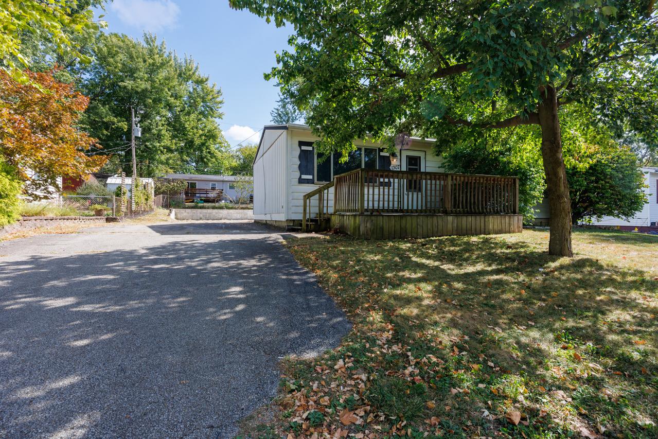1307 Glenwood Rd., Bloomington, IL 61704