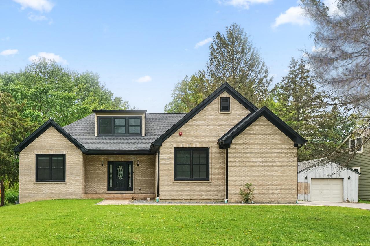 3026 Jackson Dr., Arlington Heights, IL 60004