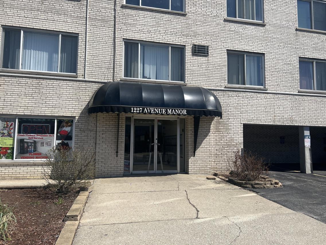 1227 S Harlem Ave. #512, Berwyn, IL 60402