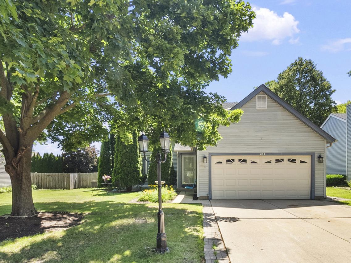 211 N Oltendorf Rd., Streamwood, IL 60107