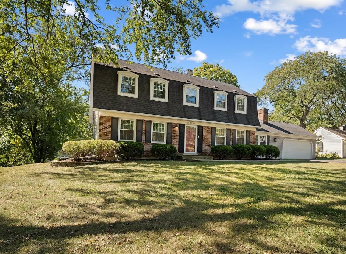 25W257 Gunston Ave., Naperville, IL 60540