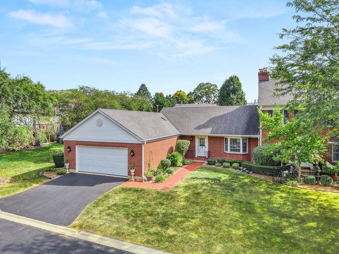 7 Douglas Dr., Sugar Grove, IL 60554