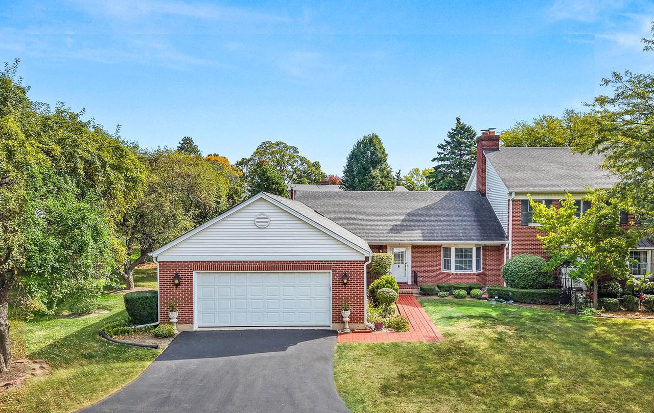 7 Douglas Dr., Sugar Grove, IL 60554