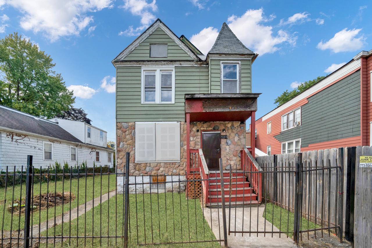 6822 S Claremont Ave., Chicago, IL 60636