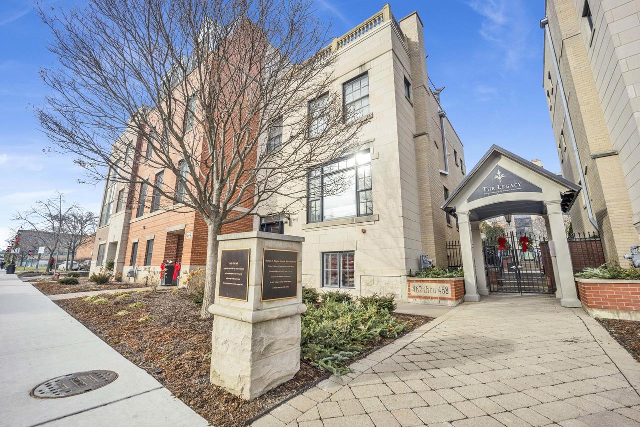 460 Pennsylvania Ave. #C, Glen Ellyn, IL 60137