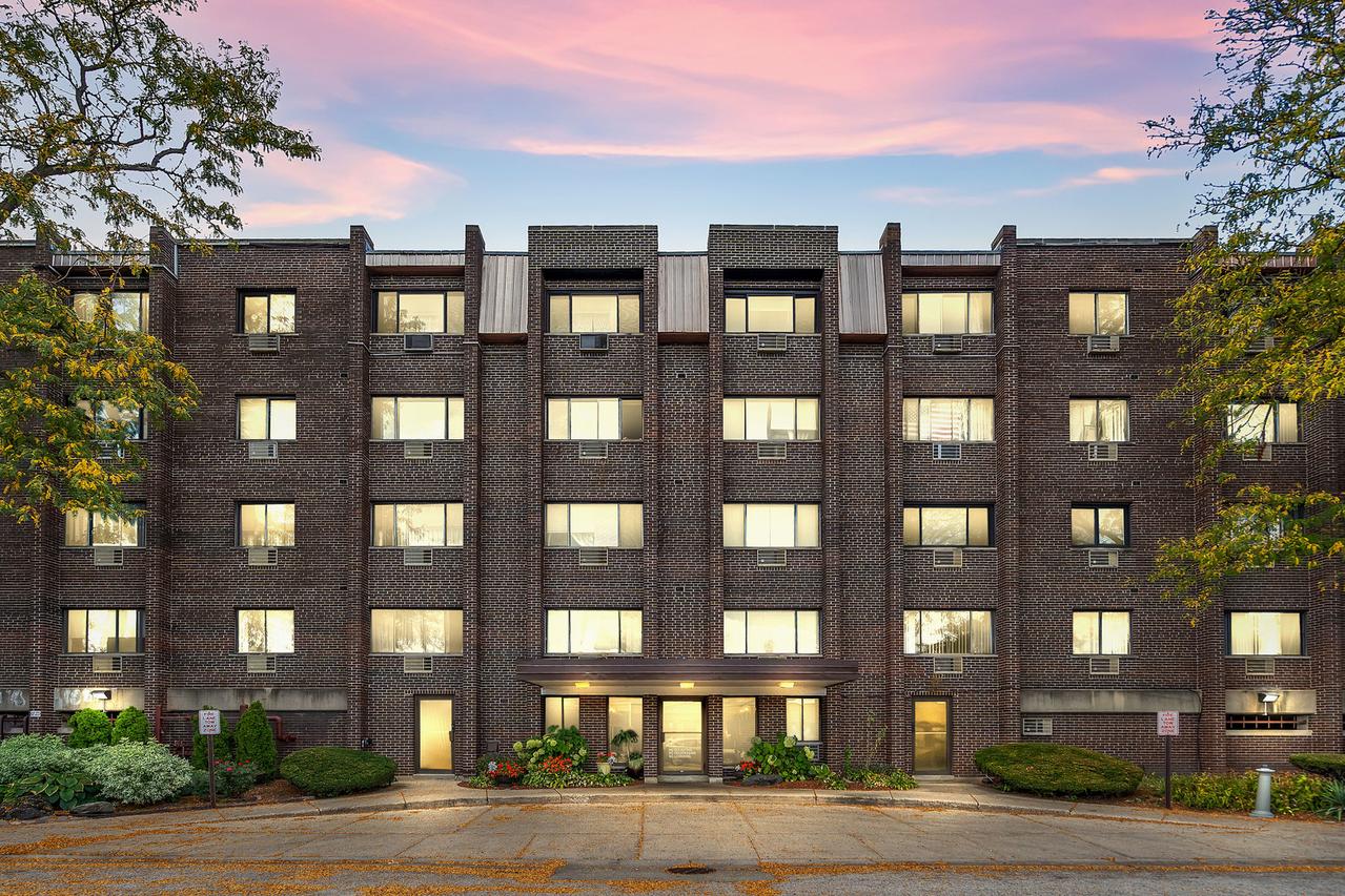 4624 N Commons Dr. #405E, Chicago, IL 60656