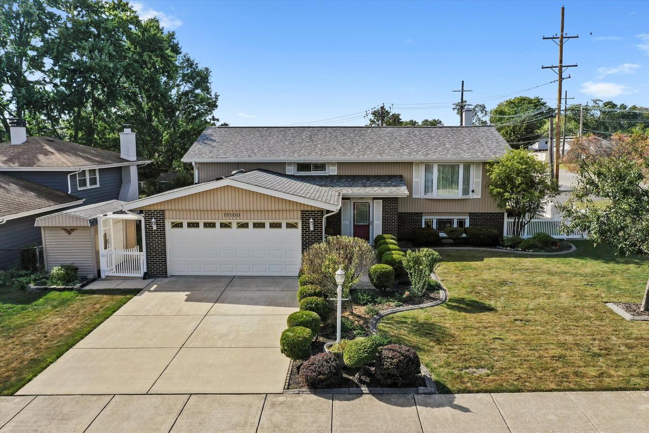 15100 Crescent Green Dr., Oak Forest, IL 60452