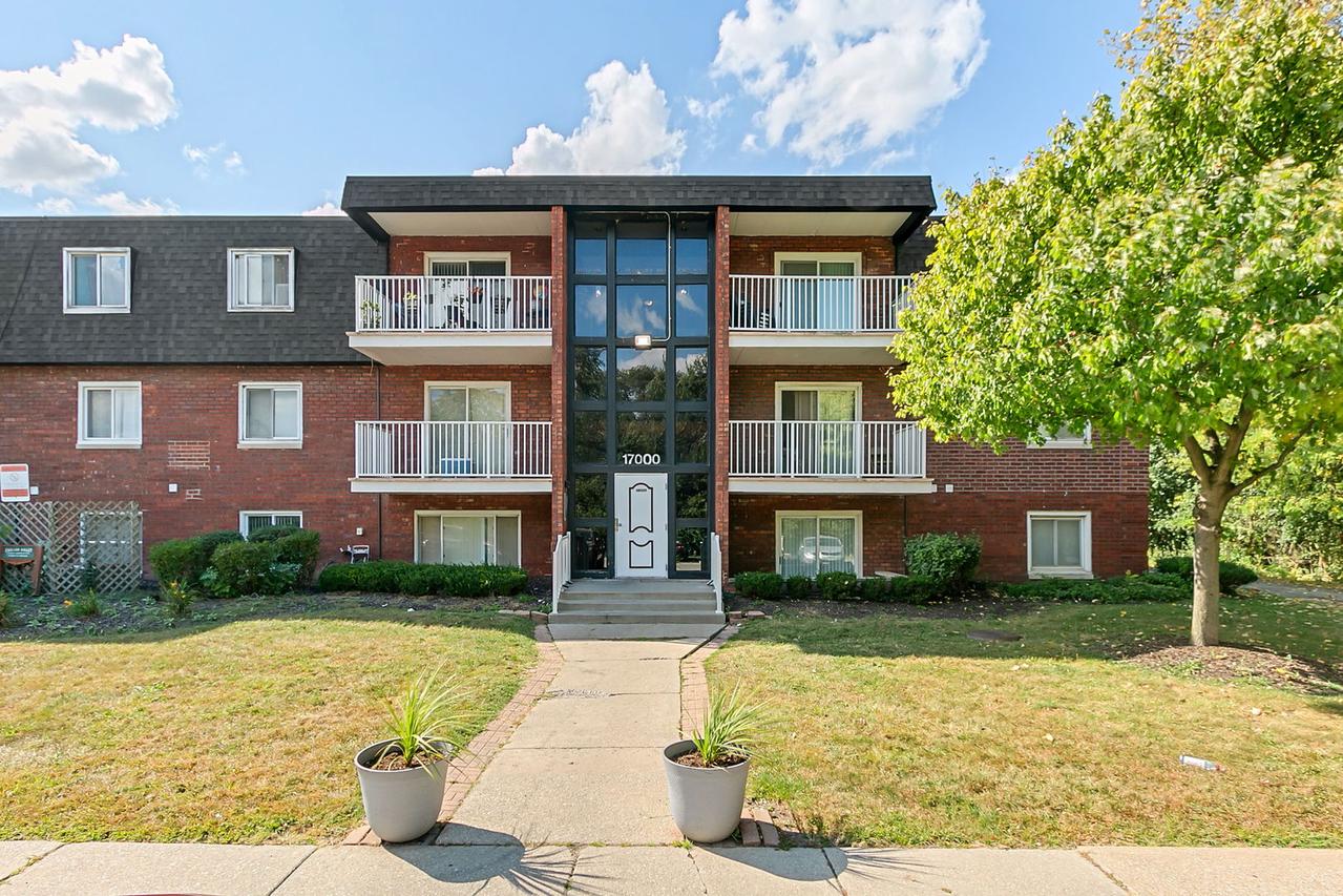 17000 Novak Dr. #105, Hazel Crest, IL 60429