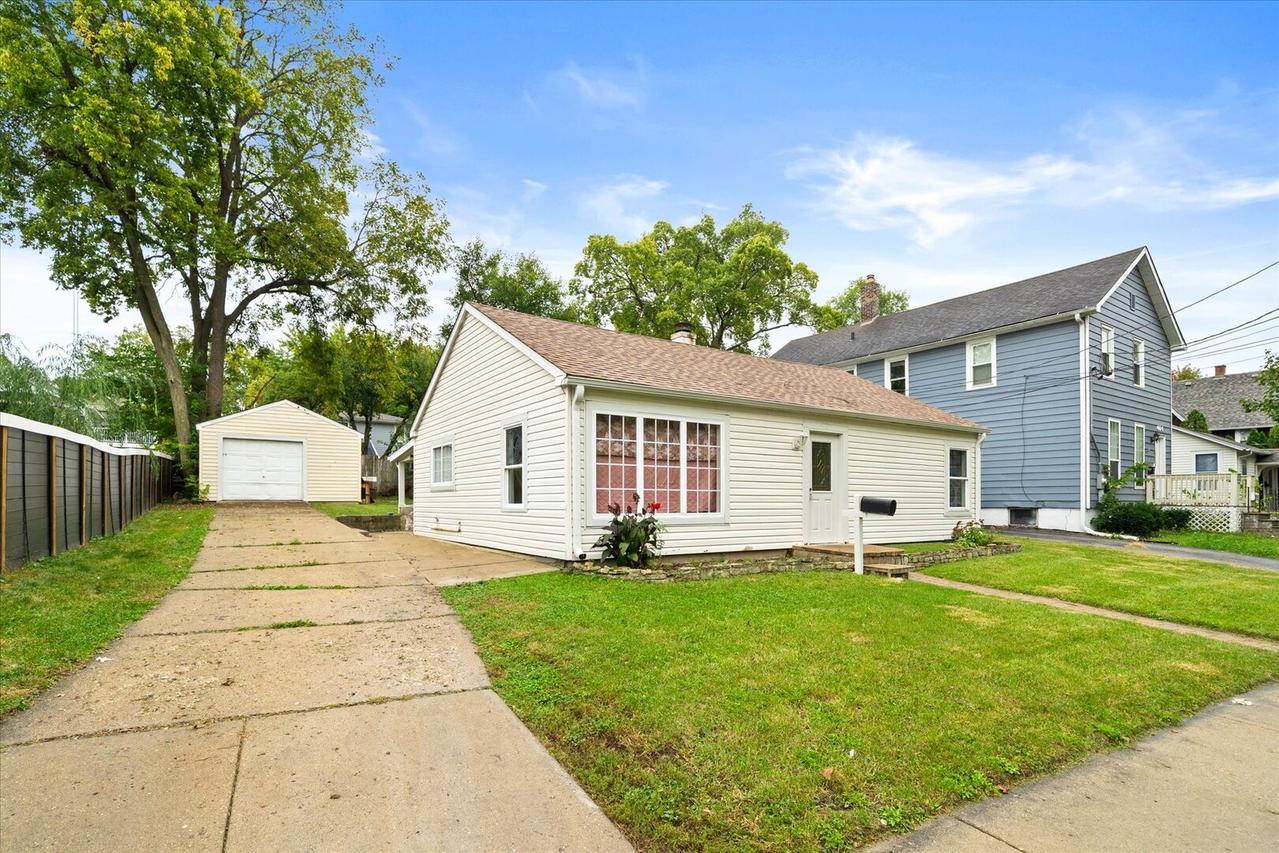 400 Rosewood Ave., Aurora, IL 60505