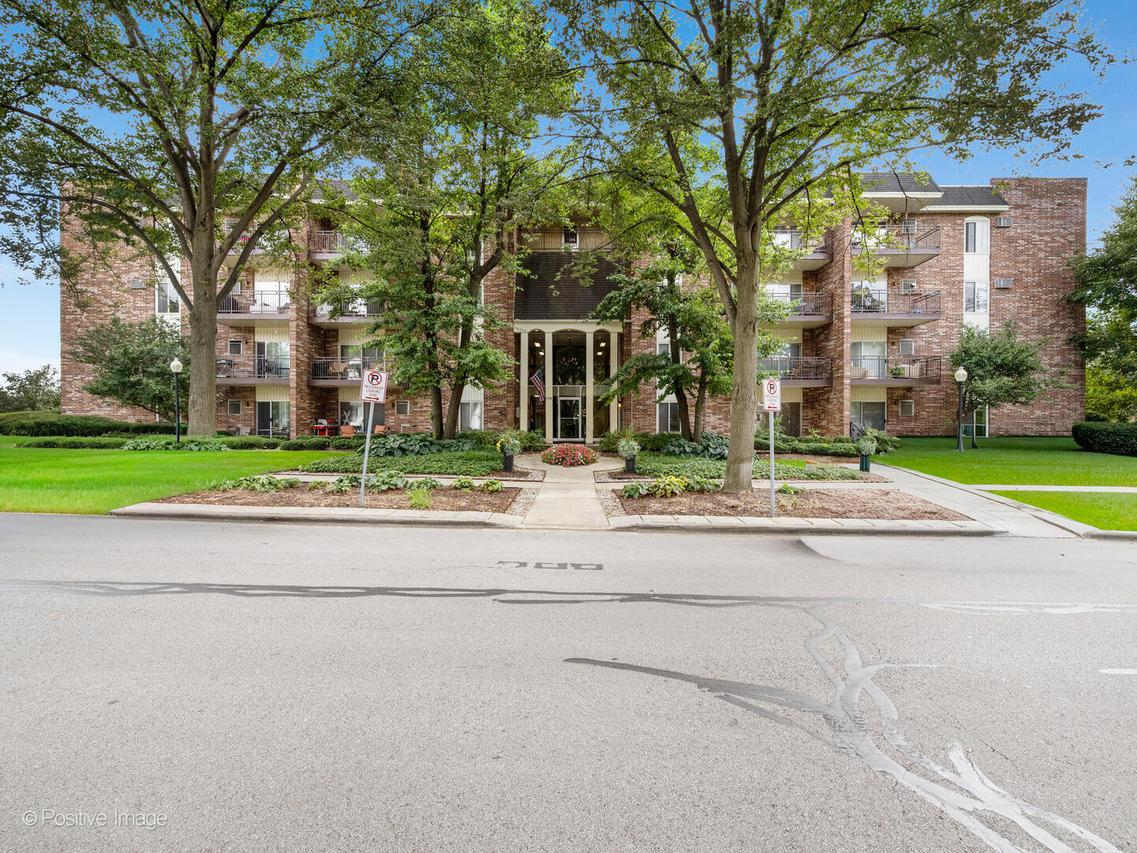 4900 Forest Ave. #108, Downers Grove, IL 60515