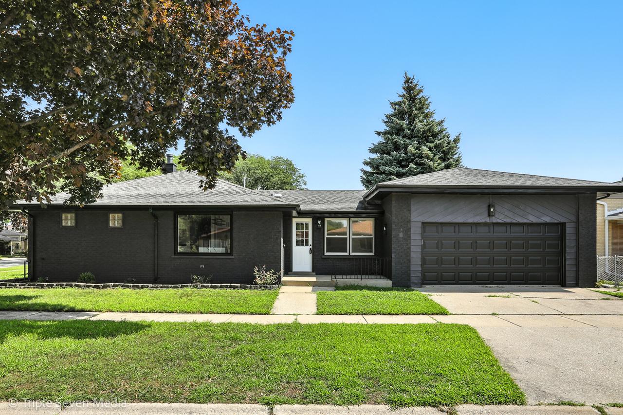 5509 Oak Center Dr., Oak Lawn, IL 60453