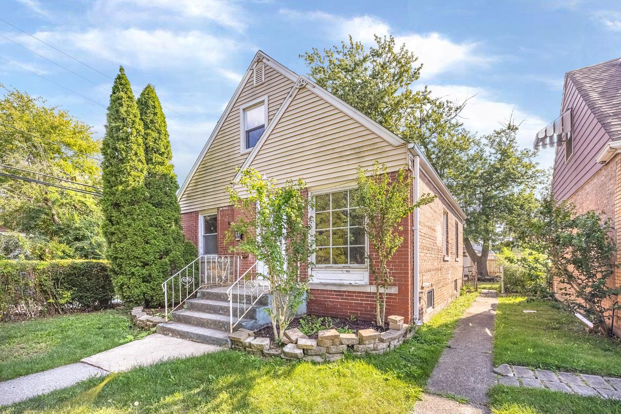 11 166th St., Calumet City, IL 60409