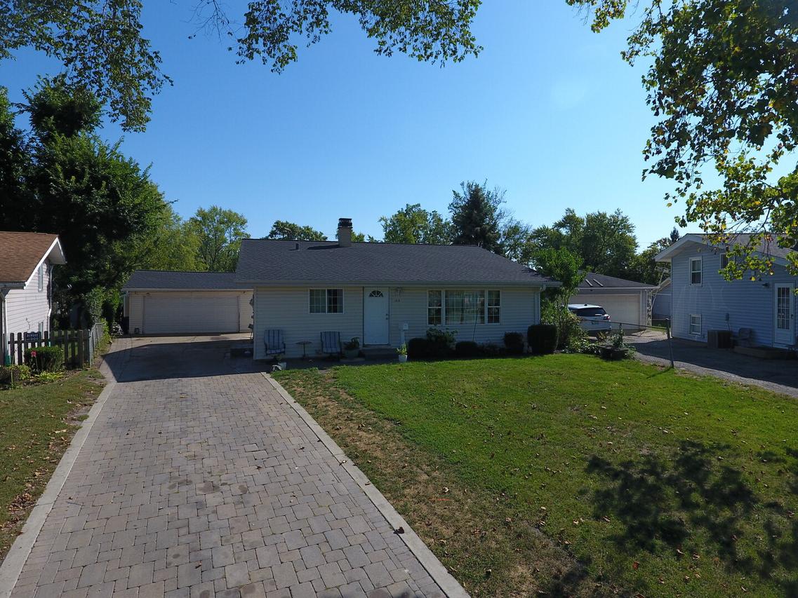 105 Siesta Rd., Carpentersville, IL 60110