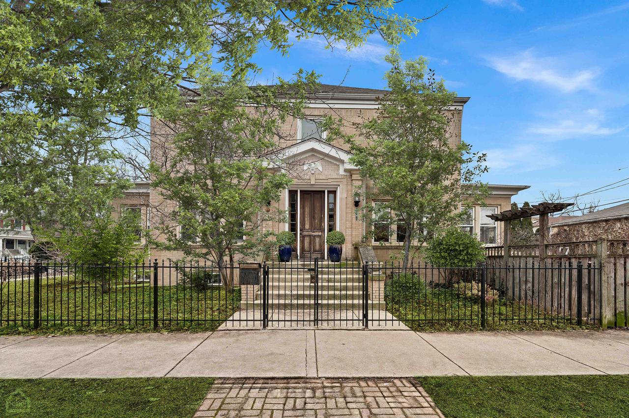 2901 W Sunnyside Ave., Chicago, IL 60625