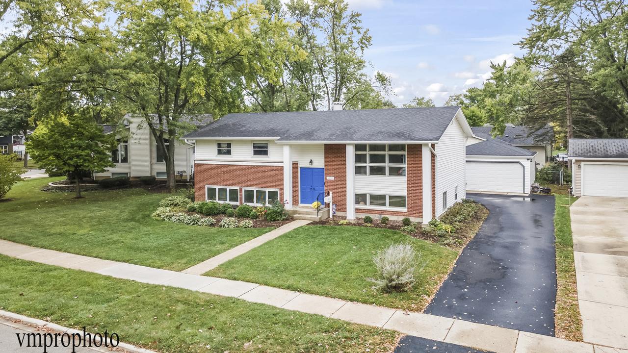 1207 E Sayles Dr., Palatine, IL 60074