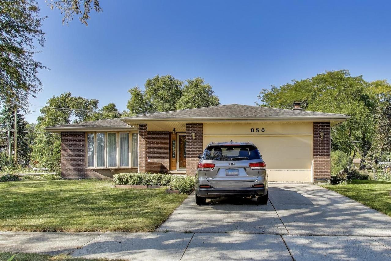 858 Academy Ave., Matteson, IL 60443