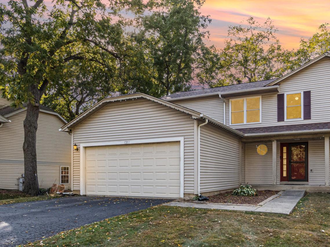 1201 Oak Ridge Dr., Streamwood, IL 60107