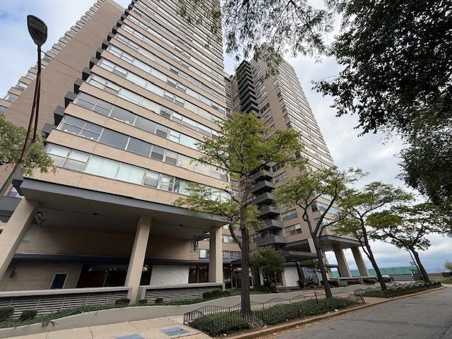 6301 N Sheridan Rd. #12V, Chicago, IL 60660