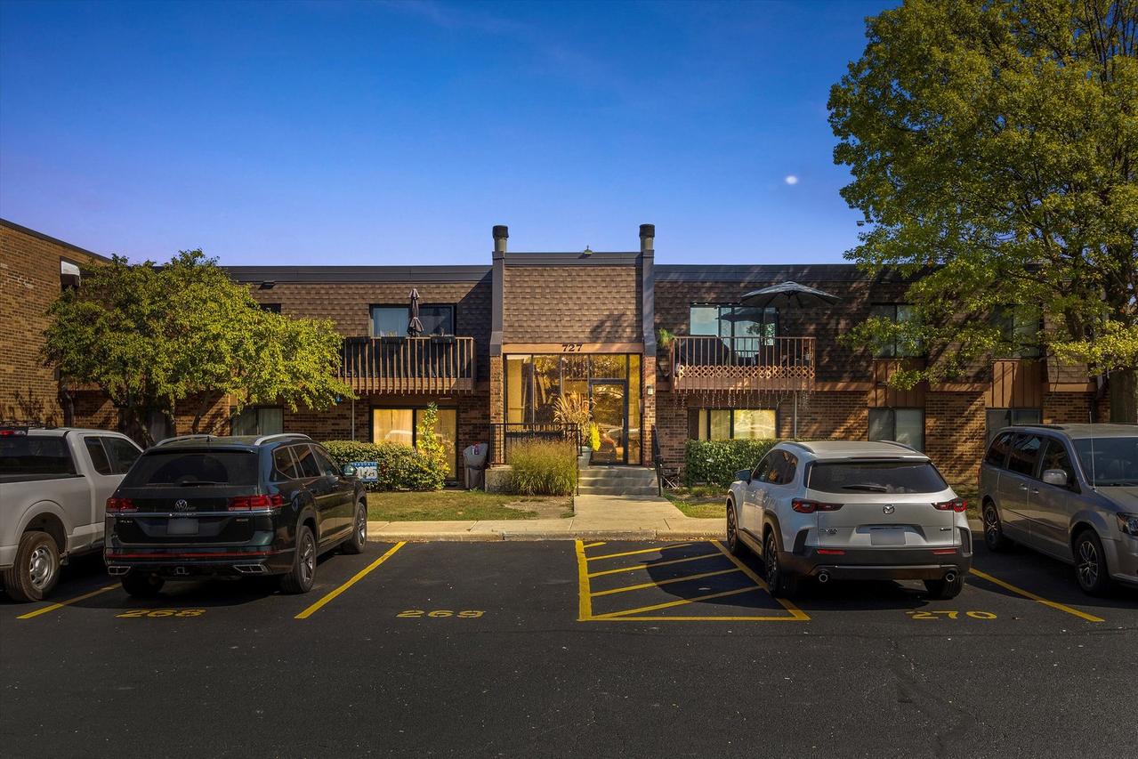 727 Killarney Ct. #1C, Schaumburg, IL 60193