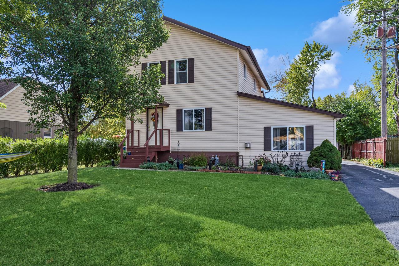 25W361 Doris Ave., Carol Stream, IL 60188