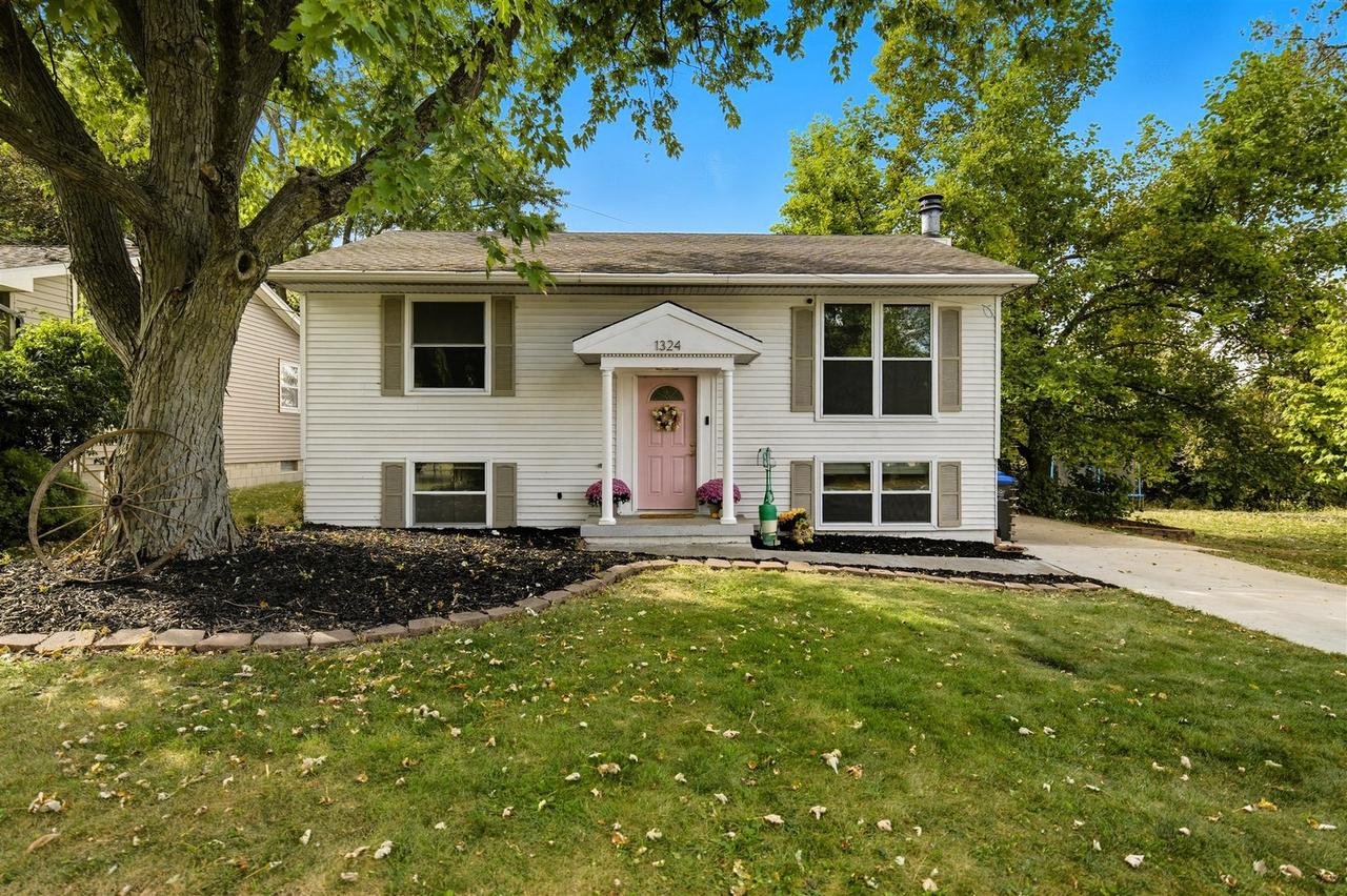 1324 Ewing St., Bloomington, IL 61701