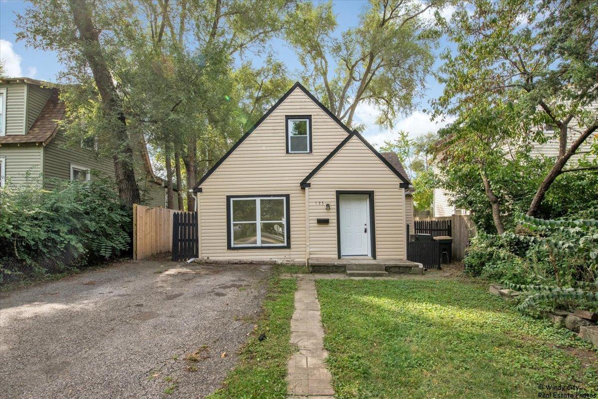 123 E Pineview Dr., Round Lake Park, IL 60073