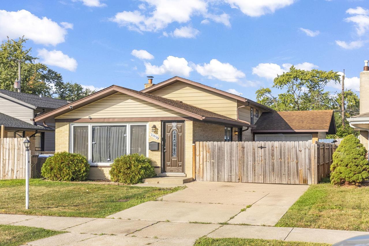 11616 S Racine Ave., Chicago, IL 60643