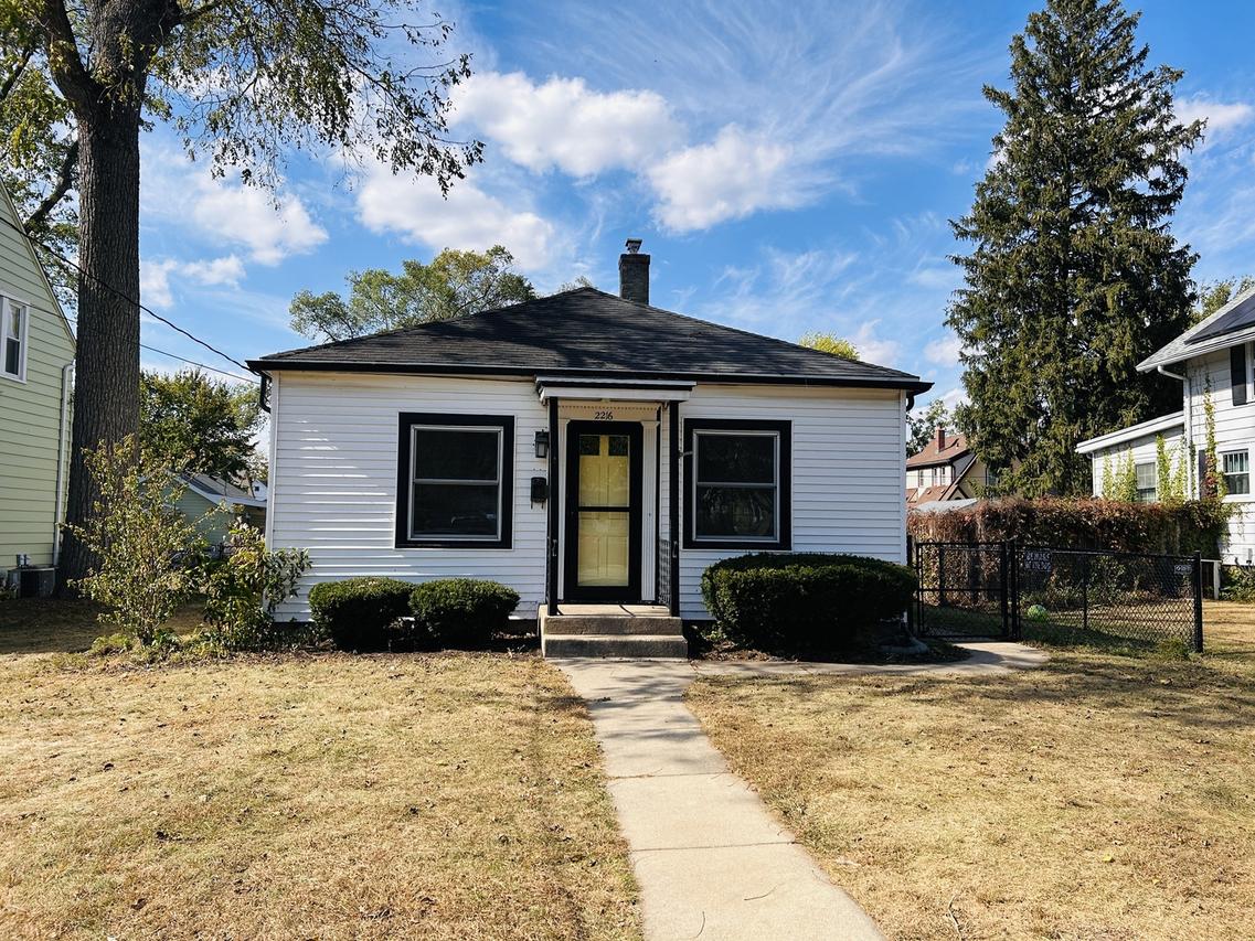 2216 N Court St., Rockford, IL 61103