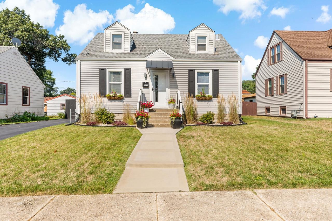 18240 Wildwood Ave., Lansing, IL 60438