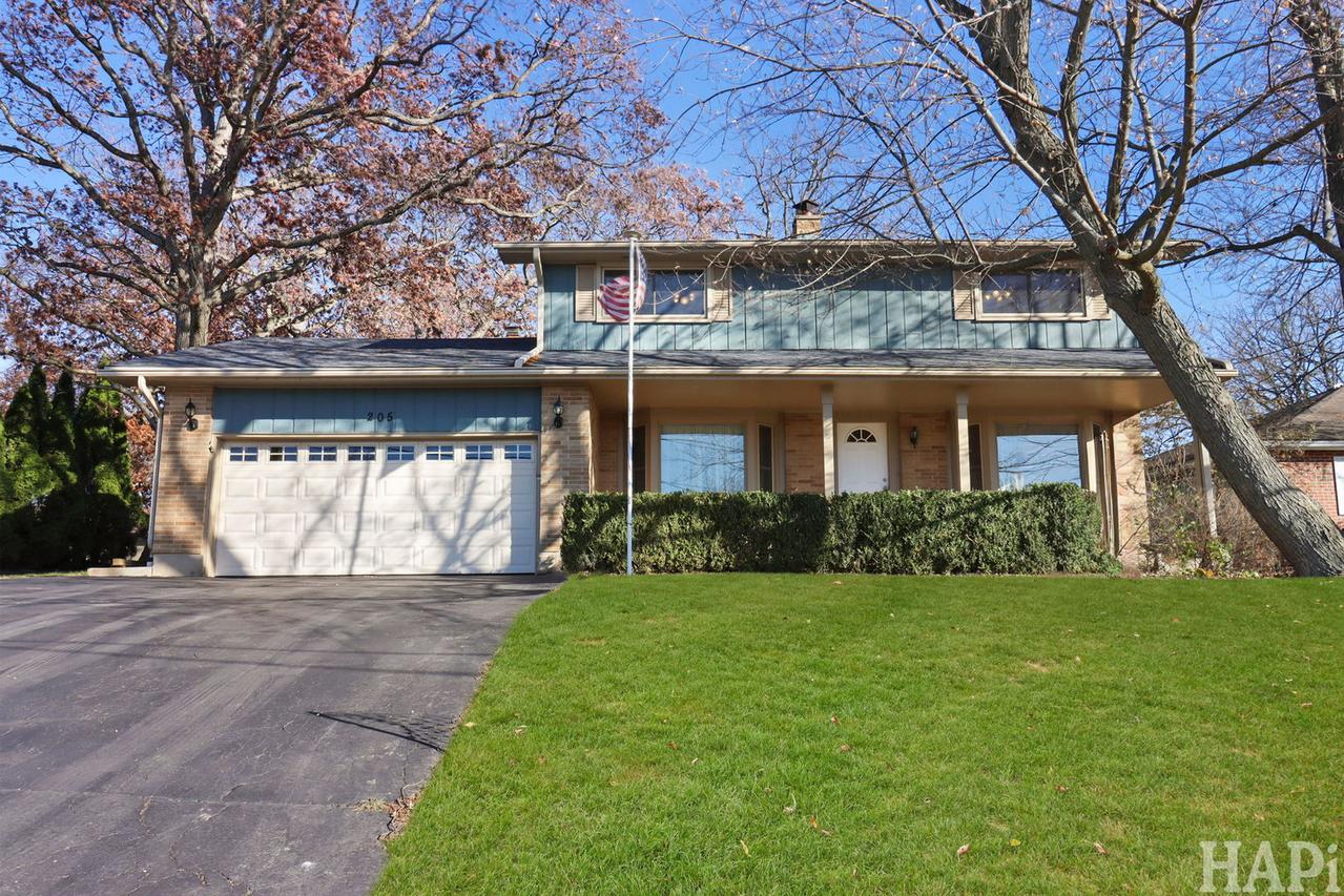 205 Lake Shore Dr., Lindenhurst, IL 60046